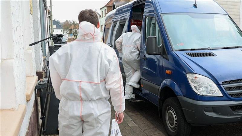 Gerichtsvollzieher: „Die Gefahr wird uns wieder bewusst“ Die Spurensicherung der Polizei ist im Einsatz.