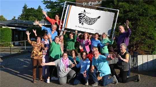 Die St. Paul´s Gospel Voices singen in der Kirche.