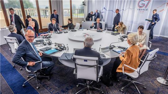 Die Staats- und Regierungschefs der G7 haben sich auf eine gemeinsame Erklärung zu geopolitischen Fragen geeinigt.