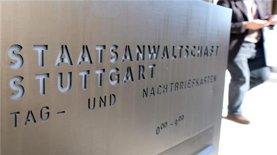 Die Staatsanwaltschaft Stuttgart nimmt ein Fußball-Fanvideo mit rassistischen Parolen unter die Lupe.