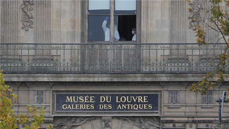 Juwelendiebstahl im Louvre – Ermittler prüfen Alarmanlage Die Staatsanwaltschaft ermittelt, ob die Alarmsysteme im Louvre funktioniert haben. (Archivbild)