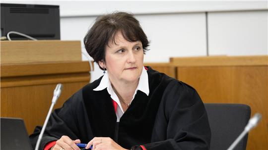 Die Staatsanwaltschaft fordert im Prozess gegen die ehemalige RAF-Terroristin Daniela Klette eine lange Haftstrafe. (Archivbild)