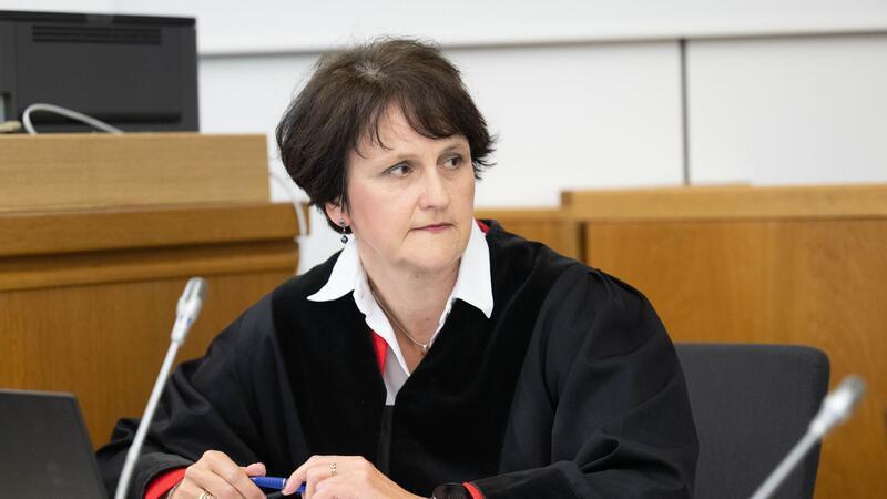 Die Staatsanwaltschaft fordert im Prozess gegen die ehemalige RAF-Terroristin Daniela Klette eine lange Haftstrafe. (Archivbild)