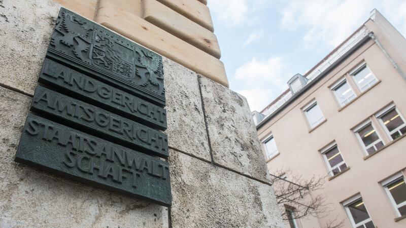 Flugblatt-Affäre: Ermittlungen gegen Ex-Lehrer eingestellt Die Staatsanwaltschaft hat die Ermittlungen gegen den früheren Lehrer eingestellt, weil eine Tat diesem nicht nachzuweisen sei. (Archivbild)