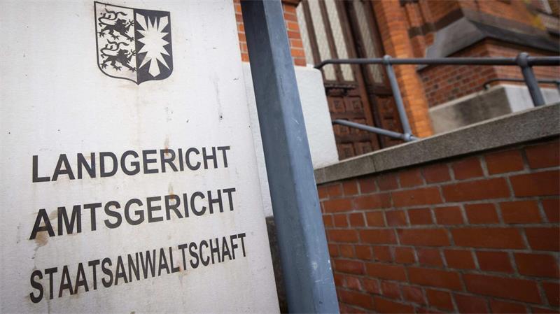 Die Staatsanwaltschaft hat unter anderem wegen versuchter schwerer Brandstiftung Anklage erhoben. (Archivbild)