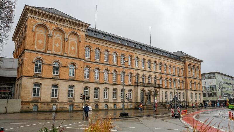 Frau stirbt nach Zahn-OP – Prozess gegen Narkose-Arzt Die Staatsanwaltschaft wirft dem Narkose-Arzt unter anderem fahrlässigen Totschlag vor. (Symbolbild)