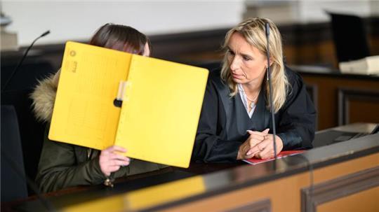 Die Staatsanwaltschaft wirft der 33-jährigen Angeklagten Totschlag durch Unterlassen vor.