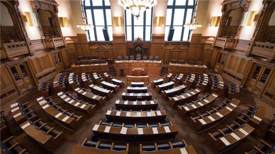 Die Staatsverträge der Stadt Hamburg mit den muslimischen Verbänden und der alevitischen Gemeinde sind Thema in der Bürgerschaft. (Archivbild)