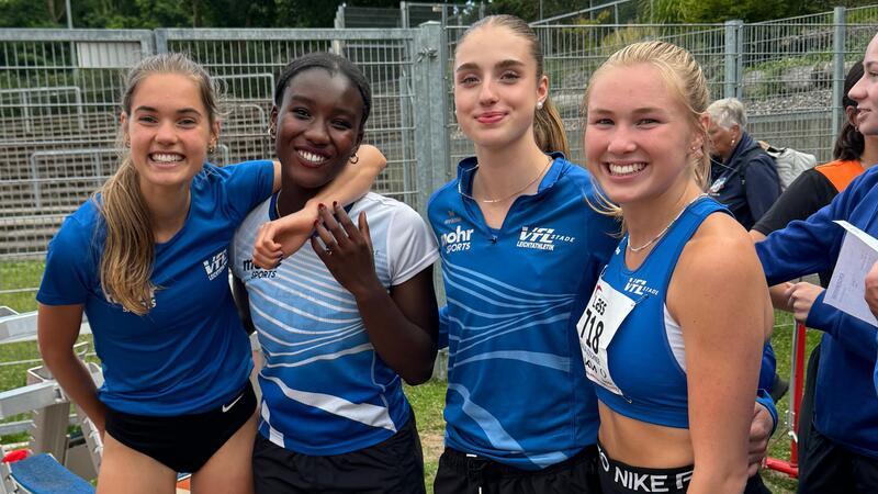 Die Stader 4x100-Meter-Staffel mit Merle Schmidt, Bernice Amofa, Anna von Rönne und Thalia Löschner (von links).