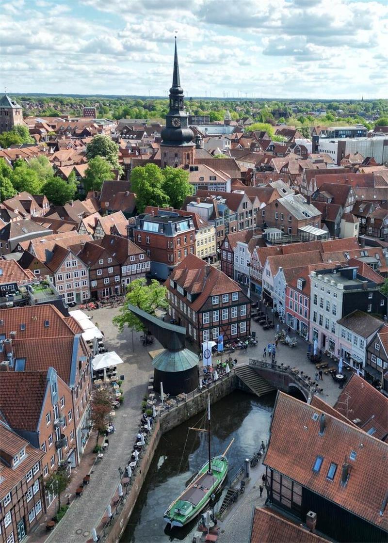 Er trifft den Nerv der Millennials: Stader Hobbyfotograf geht viral Die Stader Altstadt aus der Vogelperspektive, aufgenommen mit der Drohne von Michael Gos alias Streunner.
