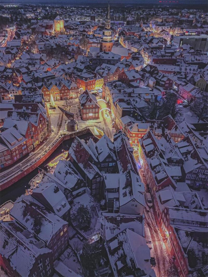 Er trifft den Nerv der Millennials: Stader Hobbyfotograf geht viral Die Stader Altstadt im Winter.