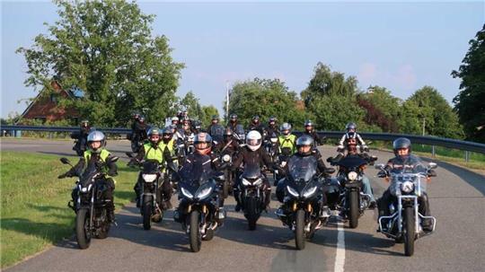 Die Stader Biker-Bienen war nach eigener Aussage die erste Gruppe motorradfahrender Landfrauen in Deutschland.