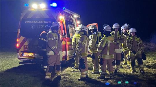 Die Stader Feuerwehr sucht groß angelegt nach dem Flugobjekt.