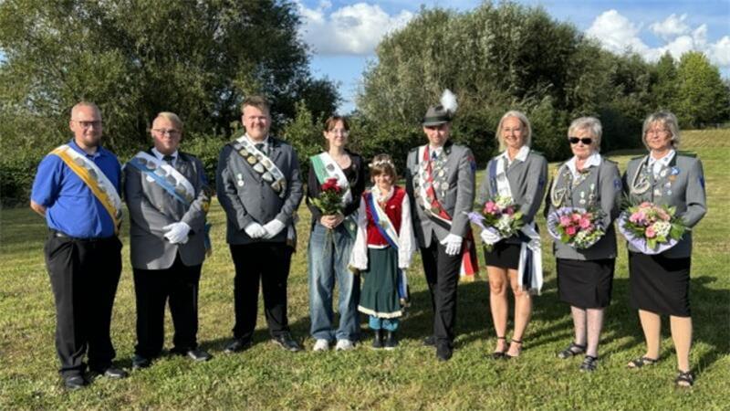 Stader Schützen müssen ein Jahr ohne König auskommen Die Stader Königsfamilie stellt sich nach der Proklamation zum obligatorischen Erinnerungsfoto auf.