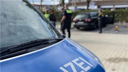 Die Stader Polizei hat zusammen mit den Harburger und Hamburger Kollegen sowie dem Zoll Autos an der B73 in Neu Wulmstorf kontrolliert.