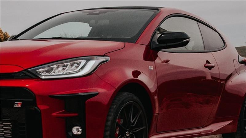 Die Stader Polizei sucht nach einem roten Toyota Yaris. (Symbolfoto)