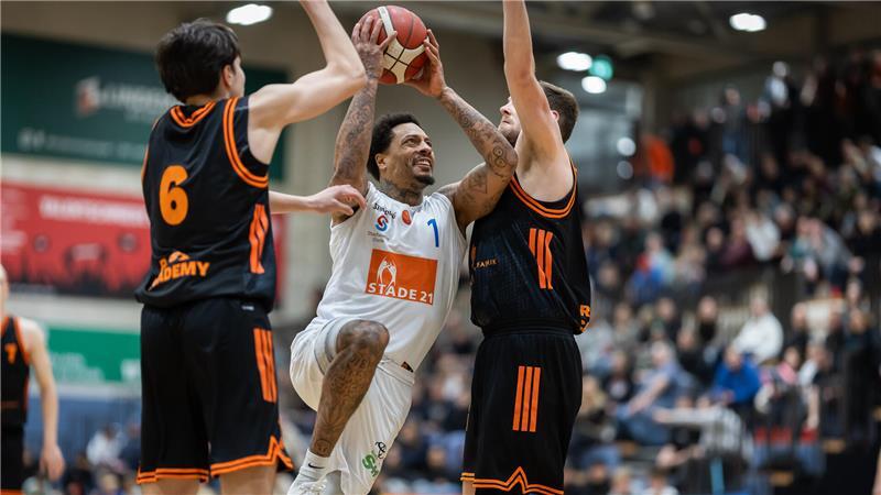 Die Stader müssen sich innerhalb von 24 Stunden zwei Mal im Sportcampus behaupten.