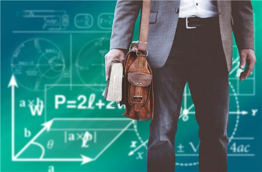 Die Stadt Hamburg hat für das neue Halbjahr 302 Lehrerinnen und Lehrer unbefristet angestellt. Foto: Pixabay