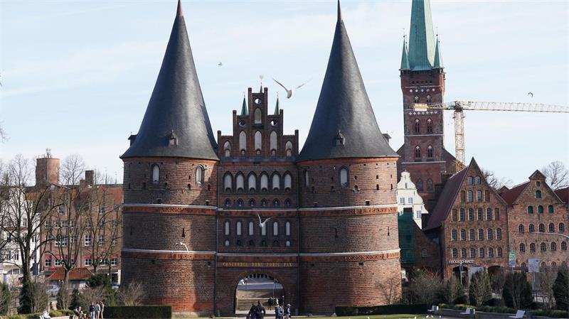 Die Stadt Lübeck klagt gegen den Planfeststellungsbeschluss des Eisenbahn-Bundesamts zur Hinterlandanbindung der Festen Fehmarnbeltquerung. (Archivbild) 