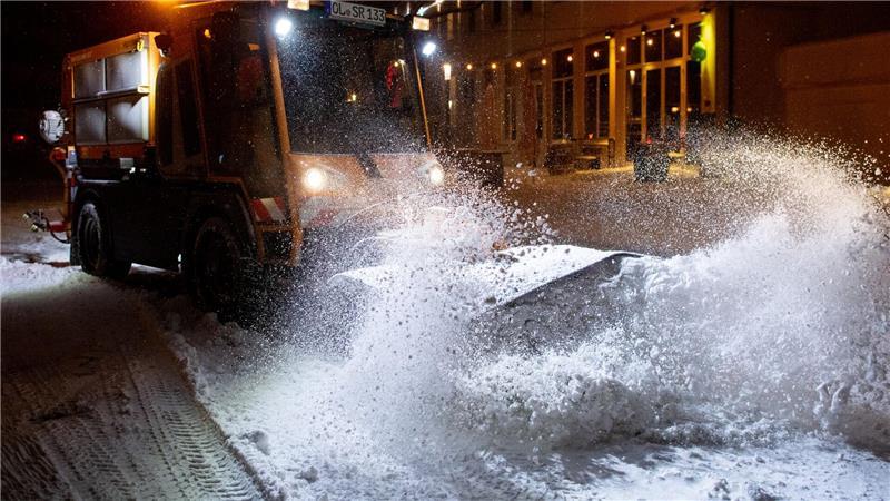 Die Stadt Oldenburg sperrt wegen des Schnees sicherheitshalber Sporthallen. (Symbolbild)