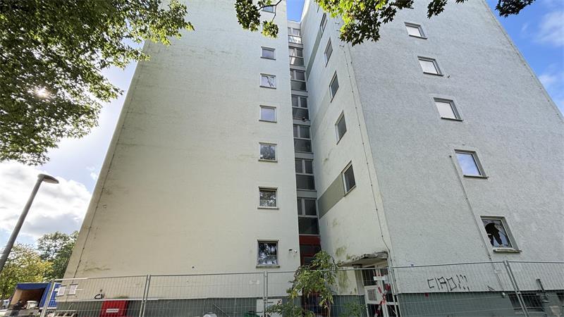 Die Stadt Stade hat das Hochhaus an der Grünendeicher Straße für unbewohnbar erklärt und abgesperrt.