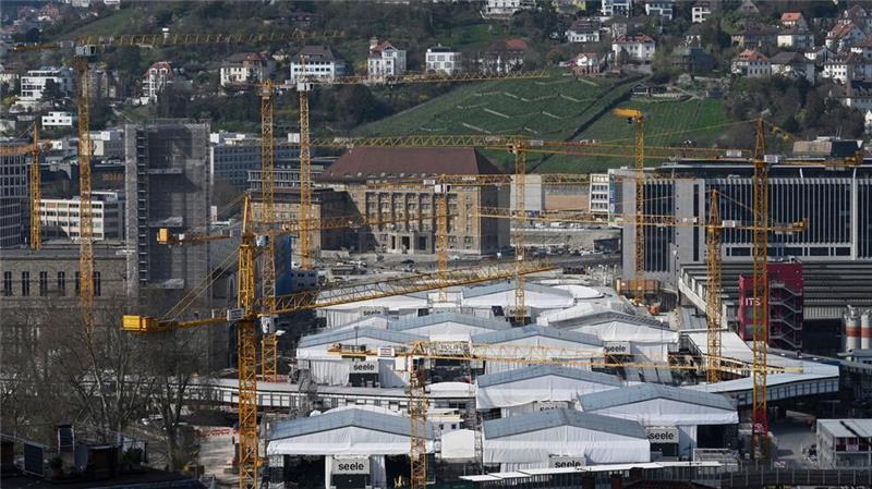 Die Stadt Stuttgart möchte frei werdende Bahnflächen rund um den Stuttgarter Hauptbahnhof für den Wohnungsbau nutzen - eine Gesetzesänderung erschwert das. (Archivbild)