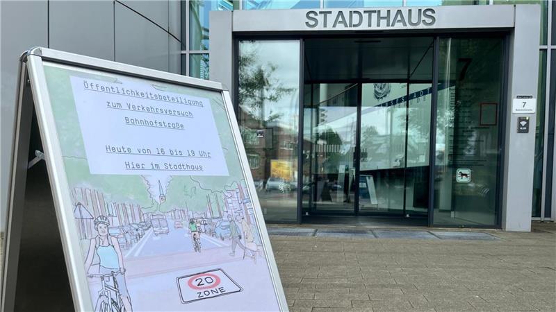 Verkehrsversuch Bahnhofstraße: Die zehn wichtigsten Fragen und Antworten Die Stadt hat viel unternommen, um die Bürger zur Informationsveranstaltung zu locken.