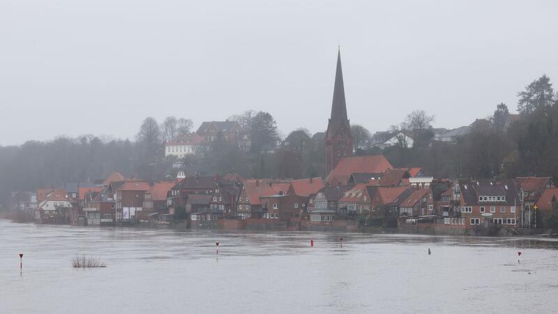 Die Stadt liegt direkt an der Elbe. (Archivbild)