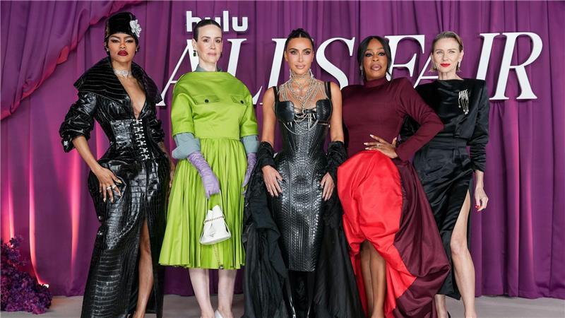 Die Stars von „All’s Fair“ sind von links nach rechts Teyana Taylor, Sarah Paulson, Kim Kardashian, Niecy Nash und Naomi Watts.