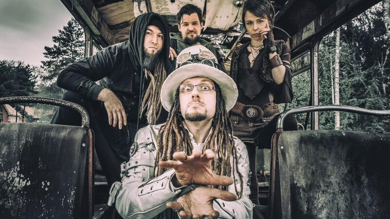 Steampunk-Festival in Buxtehude gerettet: So geht es jetzt weiter Die Steampunk-Band Drachenflug hat ihre eigene Stil-Richtung gefunden. Vorne Gründer Michael „Dunkelfels“ Deutschmann. Er organisiert das Festival.