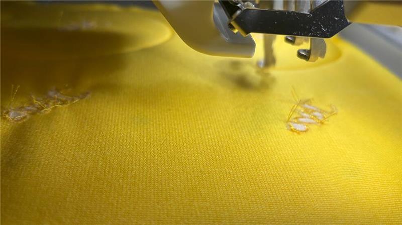 Die Stickmaschine konnte sich der Verein dank der Glückspfennig-Aktion von Airbus anschaffen.