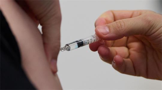 Die Stiko empfiehlt Impfungen gegen Grippe unter anderem für Menschen mit Vorerkrankungen. (Symbolbild)