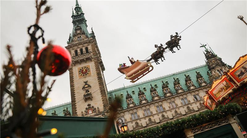 Die Stimmung auf dem Weihnachtsmarkt am Rathausmarkt ist auch in diesem Jahr wieder gut. (Archivfoto)
