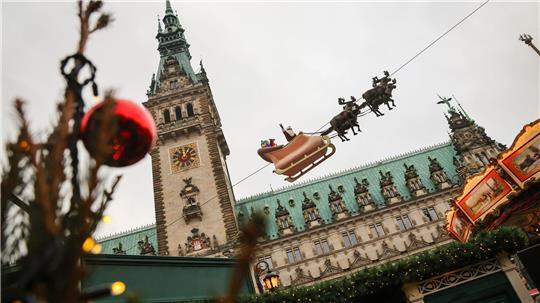 Die Stimmung auf dem Weihnachtsmarkt am Rathausmarkt ist auch in diesem Jahr wieder gut. (Archivfoto)