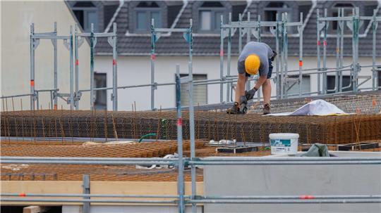 Die Stimmung im Wohnungsbau ist so gut wie seit drei Jahren nicht mehr - und doch vergleichsweise schlecht. (Archivbild)