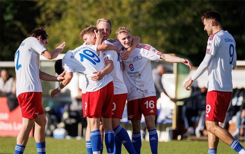 Die Meisterschaft vor Augen und die Landesliga schon im Fokus Die Stimmung in der Stader Mannschaft ist gut. „Die Jungs freuen sich auf die Landesliga", sagt Trainer Quadt.