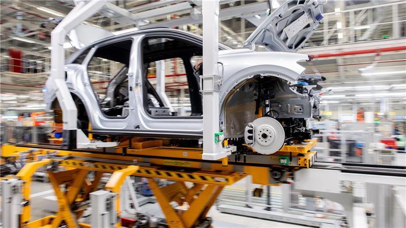 Die Stimmung in der deutschen Autoindustrie ist gesunken, es gibt aber auch positive Signale. (Symbolbild)