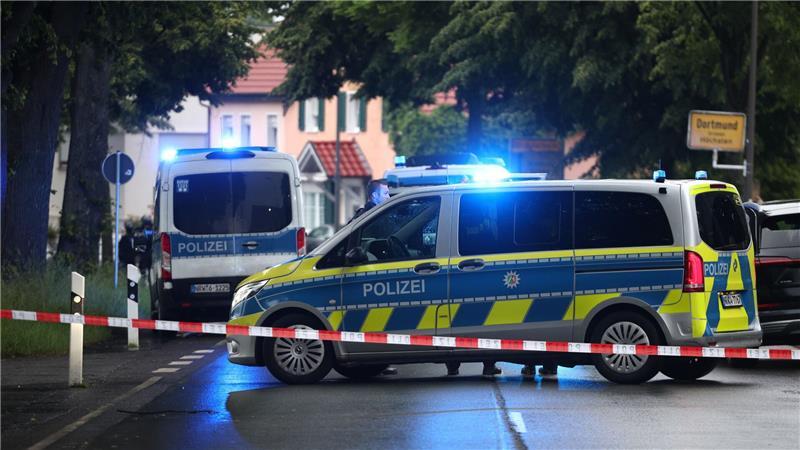 Polizist in Dortmund angeschossen - Kinder als Geiseln? Die Straße ist abgesperrt.
