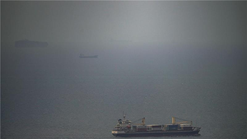 Die Straße von Hormus bleibt blockiert. 