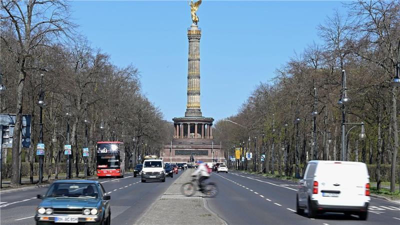 Die Straße wird heute in Helmut-Kohl-Allee umbenannt.