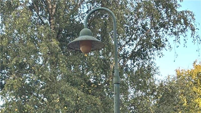 Die Straßenbeleuchtung in Nindorf ist in die Jahre gekommen. Sie soll nun erneuert werden.