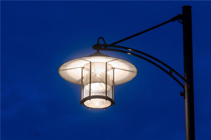 Im Sommer bleibt in Hollern-Twielenfleth das Licht aus Die Straßenleuchten in Hollern-Twielenfleth bleiben im Sommer aus (Symbolbild). Foto: dpa-Bildfunk