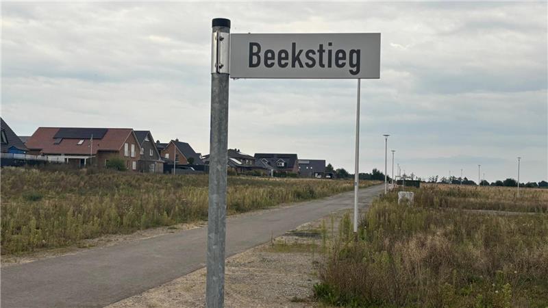 Wer bekommt ein Baugrundstück in Beckdorf? Das sind die Regeln Die Straßenschilder stehen bereits.