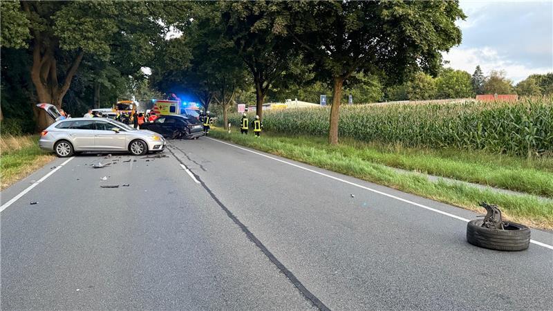 Autofahrerin schläft auf B73 ein: Schwerer Unfall im Berufsverkehr Die Strecke war für rund eine Stunde gesperrt.