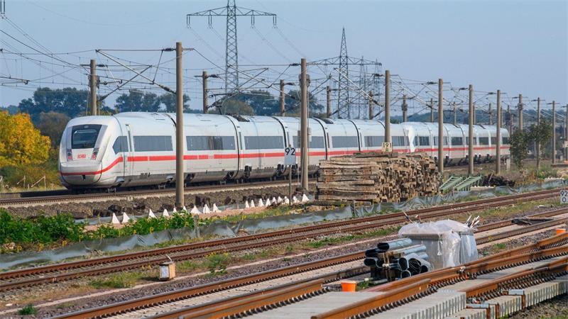 Die Strecke zwischen Berlin und Hannover wird für rund 14 Monate vollständig gesperrt.