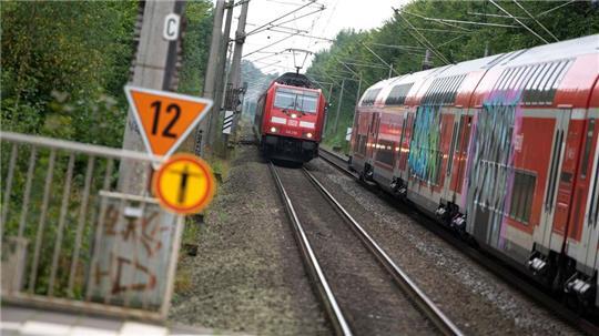 Die Strecke zwischen den Bahnhöfen Elmshorn und Itzehoe ist am Wochenende gesperrt. 