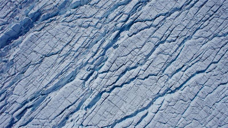 Die Studie stellt fest, dass der grönländische Eisschild immer schneller aufbricht.