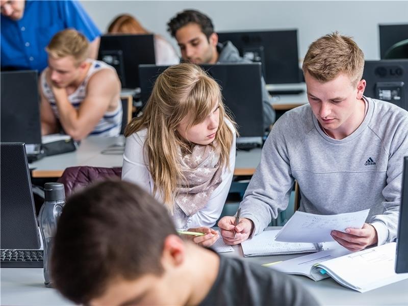 Die Studierenden am Hansecampus Stade werden in Zukunft nicht mehr über den Bürger-Dialog der Stadt Stade brüten müssen. Die Kooperation wird eingestellt. Foto pfh