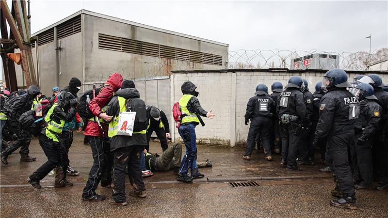 Die Stürmung des Veranstaltungsorts wurde verhindert.