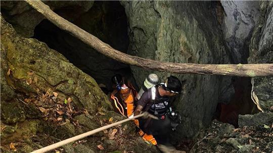 Die Suche in der gefluteten Höhle war extrem schwierig.